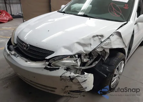 2004 Toyota Camry Le z USA, uszkodzony, nr VIN 4T1BE32KX4U288274